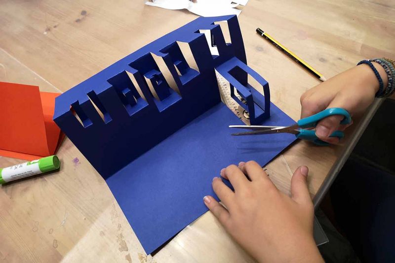 3D ΚΑΡΤΕΣ ΜΕ ΧΡΩΜΑΤΙΣΤΑ ΧΑΡΤΟΝΙΑ