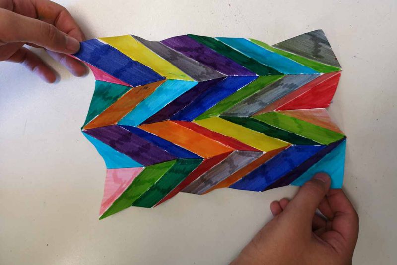 3D ΚΑΡΤΕΣ ΜΕ ΧΡΩΜΑΤΙΣΤΑ ΧΑΡΤΟΝΙΑ